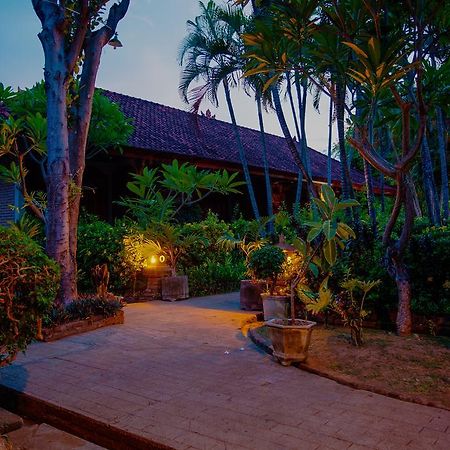Hotel Angsoka Temukus Luaran gambar