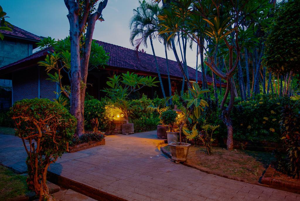 Hotel Angsoka Temukus Luaran gambar